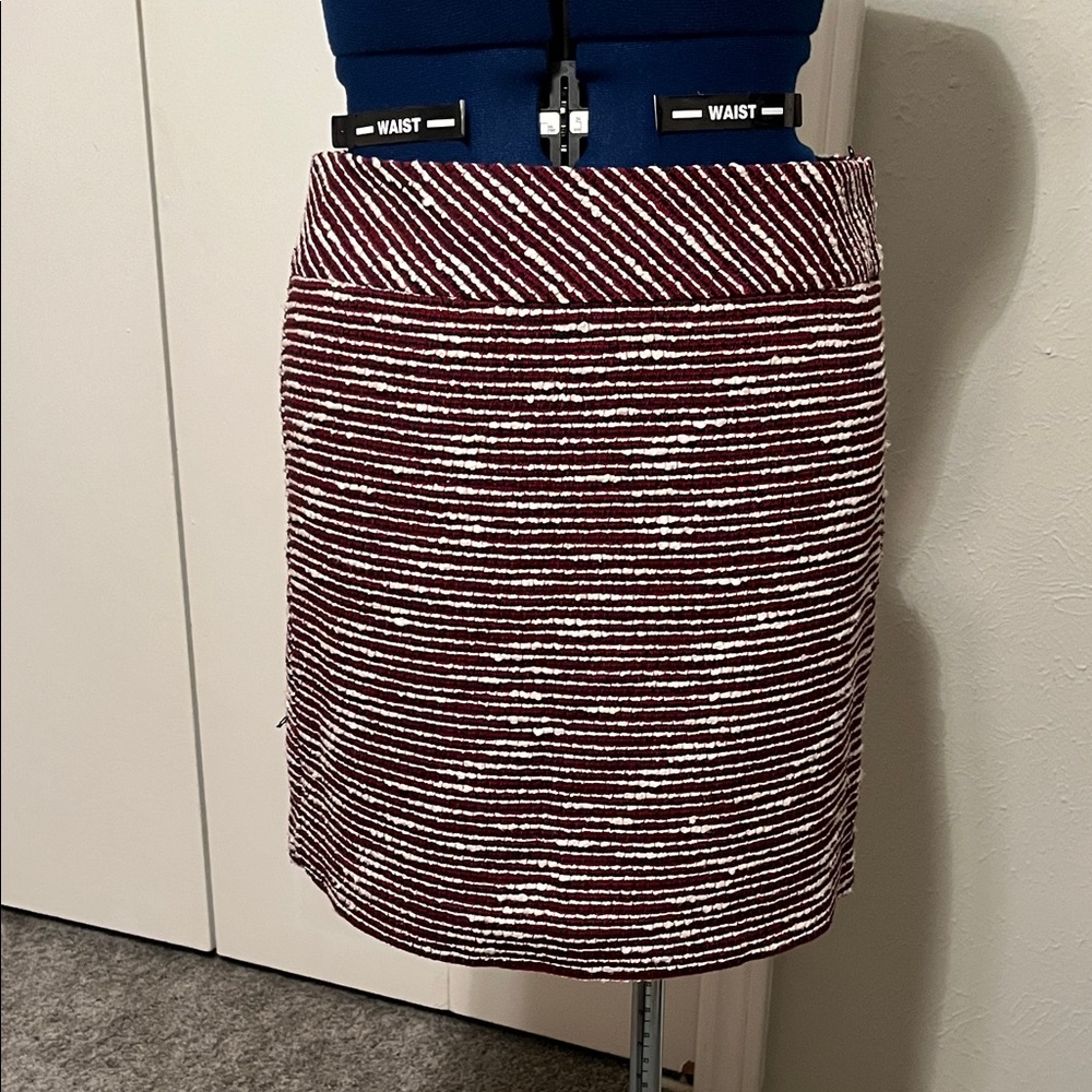 LOFT Tweed Striped M Burgundy & White Boucle Mini Pencil Skirt Sz 8P Ann Taylor